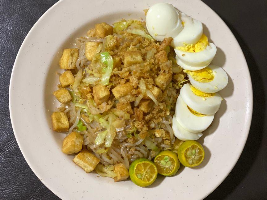 Stir fry shirataki noodles for a low carb recipe
