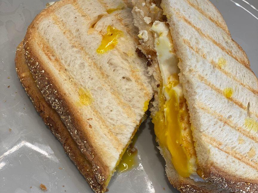 Spicy gilled cheese egg sandwich