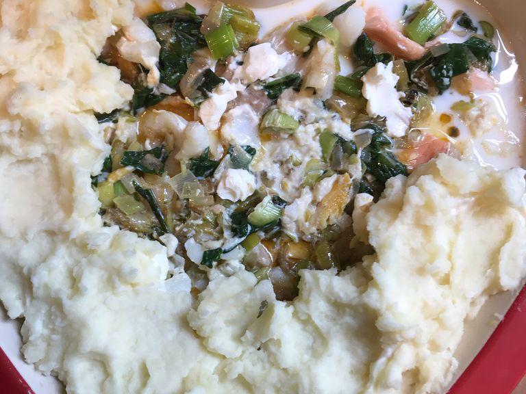 Cover with the mashed potatoes