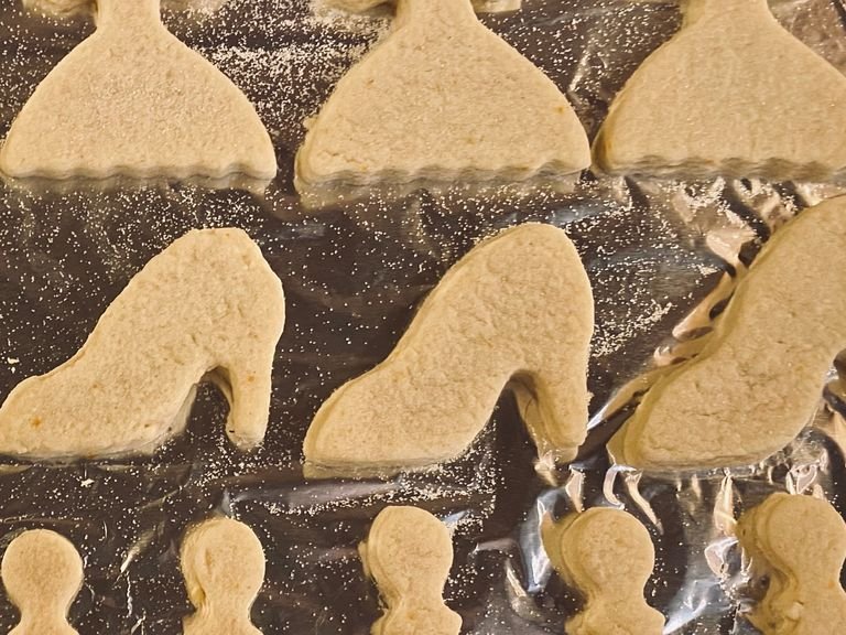 Once your 45 minutes are up, remove your tray from the oven and leave them to cool. Please feel free to decorate your shortbread in any way you’d like. I, personally, have used a light dusting of sugar, however, other examples are buttercream, meted chocolate etc.