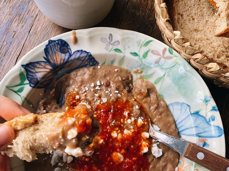 This is the classic Mexican breakfast. Beans, chile, birote or tortillas and cheese and coffee. Simply delicious 🤤🔥