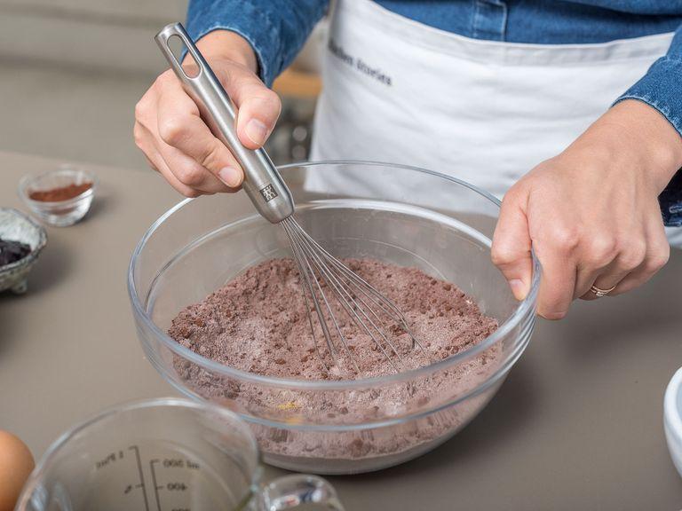 Preheat the oven to 175°C/350°F (top and bottom heat). Grease springform pan with olive oil. Set aside. In a large bowl, mix the flour with sugar, baking cocoa, salt and baking powder.