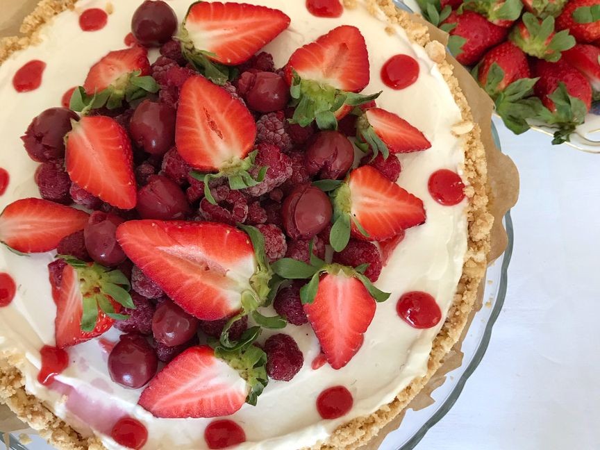 No-bake cheesecake with fresh fruit 🍓