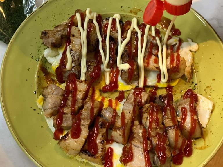 Place the fried eggs at the bottom and then the pork belly. Squeeze the ketchup, mayonnaise and okonomiyaki sauce at your choice. Sprinkle the nori and place a small amount of bonito flake at the top.
