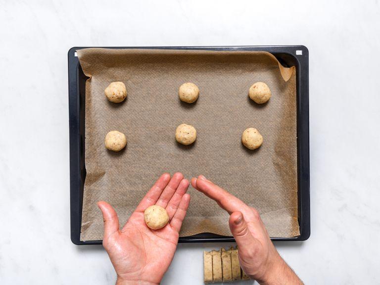 Form dough into small balls and place on a parchment-lined baking sheet, leaving approx. 2 cm/0,75 in. space between each ball. Bake for approx. 9 min., or until they are golden brown. Remove from the oven and let cool for a few minutes.