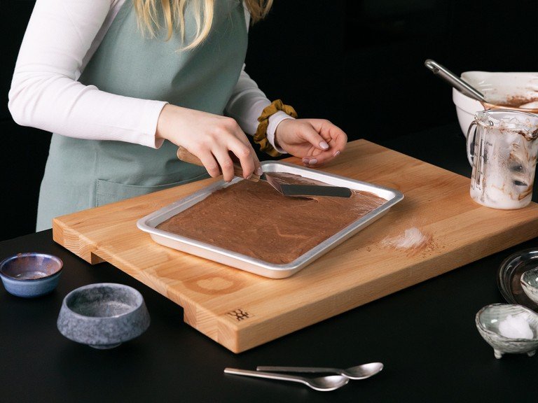 Spread the batter evenly onto a parchment-lined baking sheet. Transfer to the oven and bake for approx. 12 - 15 min.