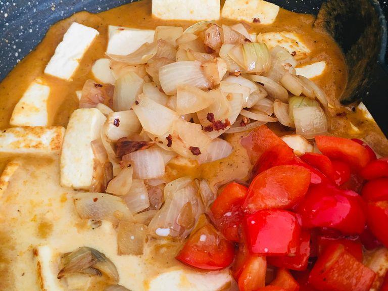 It’s time time to add in all the three Fried items - paneer, onion & bell pepper.