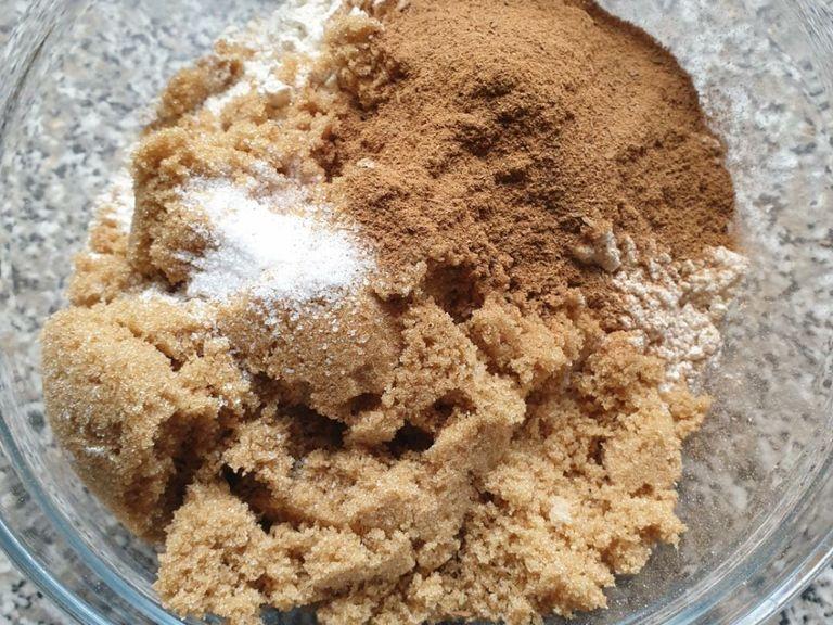 Make the Streusel: combine together the flour, brown sugar and ground cinnamon and salt.