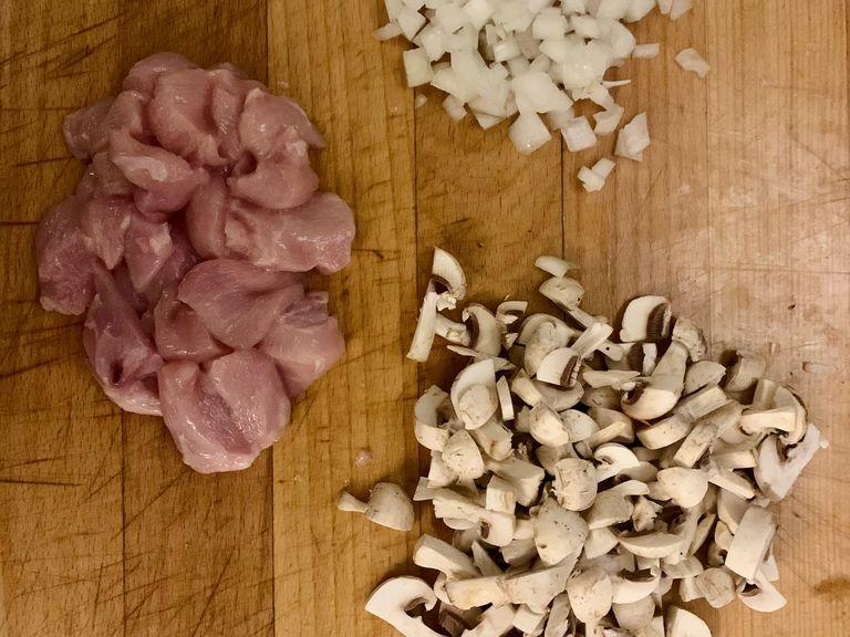 First, we will chop the Mushrooms, Onion and Chicken breast.