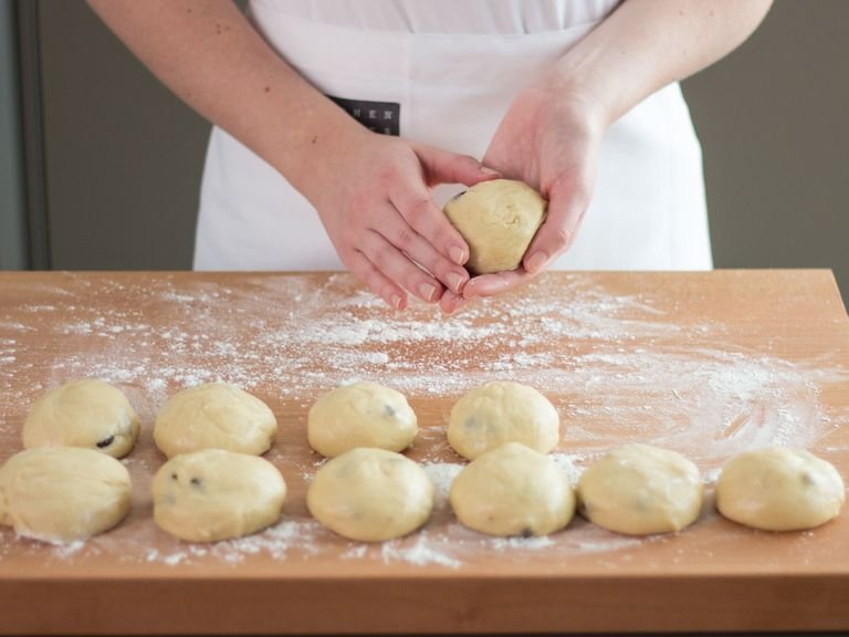 Turn out dough onto a floured work surface and form into individual rounds, approx. the size of dinner rolls. Transfer to a lined baking sheet and let rest for approx. another 30 min.