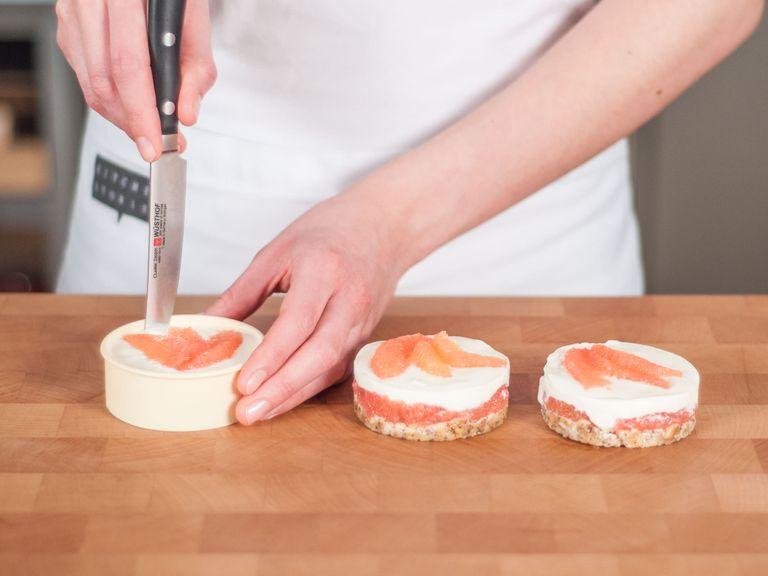 Then arrange several grapefruit slices on top. Transfer baking forms to refrigerator and allow to set for approx. 2 hours. Remove from refrigerator and run a knife around the edges. To serve, press on bottoms of baking forms to separate from edges. Then remove bottoms of baking forms and transfer to plates to serve. Enjoy as a fresh treat!