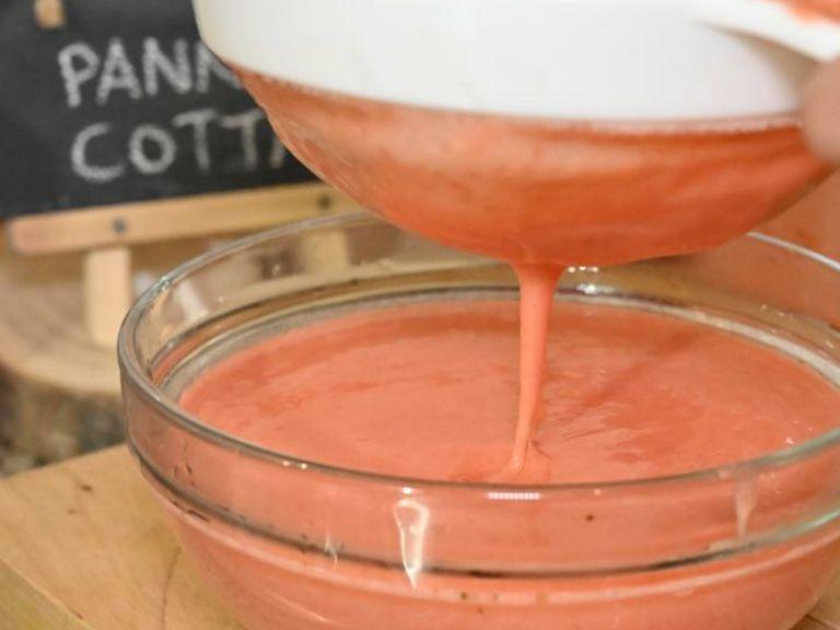 Using a strainer, pour the Strawberry Prosecco coulis into a bowl or pyrex jug.