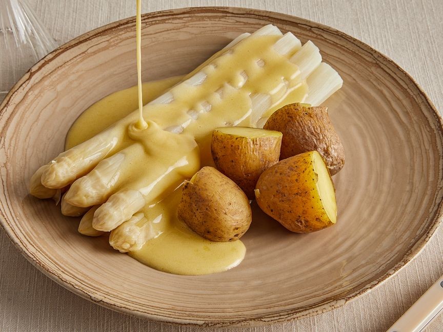 Classic white asparagus with new potatoes and hollandaise