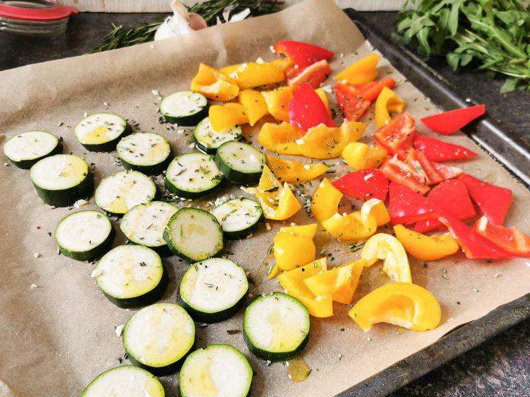 Preheat the oven to 250°C/480°F. Add bell peppers, zucchini, garlic, and rosemary to a baking sheet. Toss with olive oil, salt, and pepper. Let roast in the oven for approx. 12 min., then transfer to a bowl and toss with balsamic vinegar.