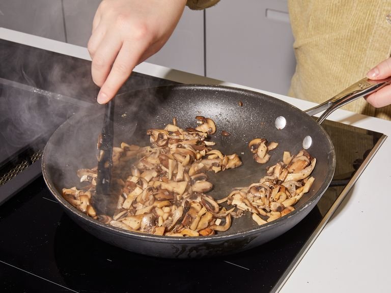 Heat a frying pan over medium. Once hot, add some olive oil and butter to the pan. Once the butter is melted, add sliced mushrooms and cook, stirring occasionally, until the mushrooms start to brown and have released their moisture, approx. 6 min. Season with salt and pepper to taste, then remove and wipe out pan with a paper towel.