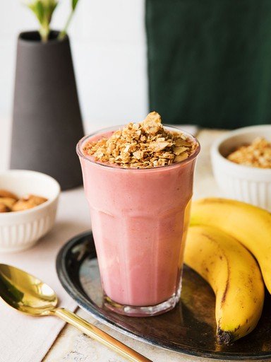 Strawberry-banana smoothie with healthy coconut granola