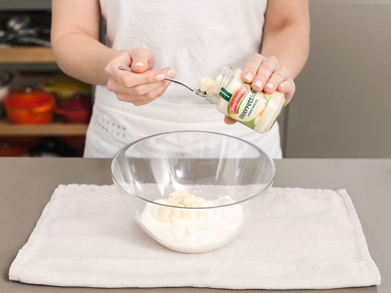 In a mixing bowl, mix sour cream with horseradish until combined.
