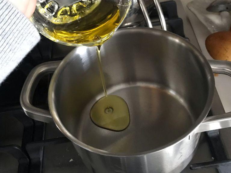 First, you need to put your butter or oil in your braiser. And mix until it melt.