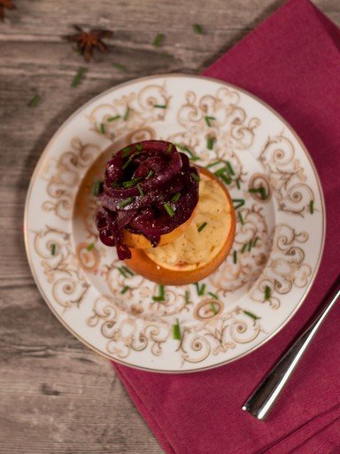 Stuffed baked apples with red onion chutney