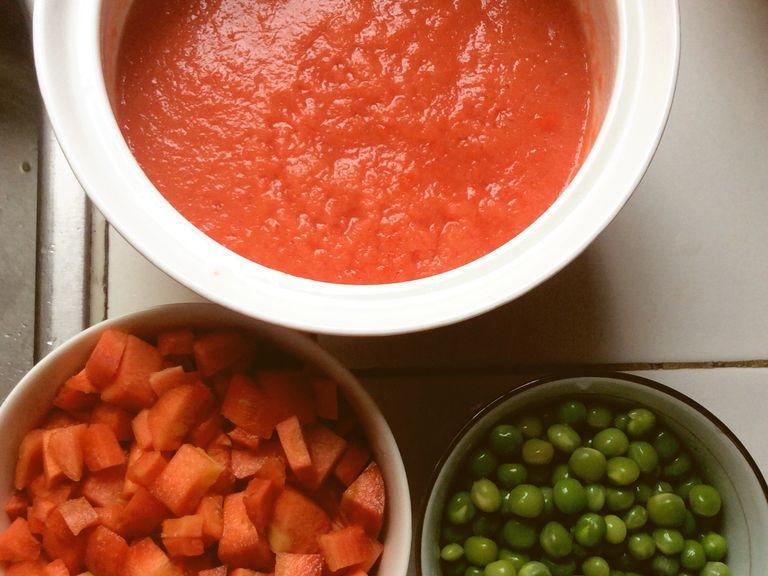 Pulse the tomatoes, bell pepper and onion into a food processor and blend to a purée.
