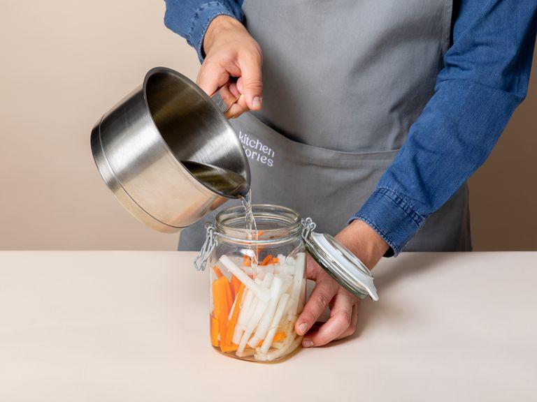 Peel carrots and radish and julienne. Mix water, rice vinegar, some sugar, and salt in a small pot and bring to a boil over medium-high heat. Transfer daikon radish and carrot to a large glass jar. Pour the vinegar mixture over the vegetables and seal the jar. Let stand for approx. 2 hrs. Thinly slice jalapeño. Core the cucumber and cut into thin strips.