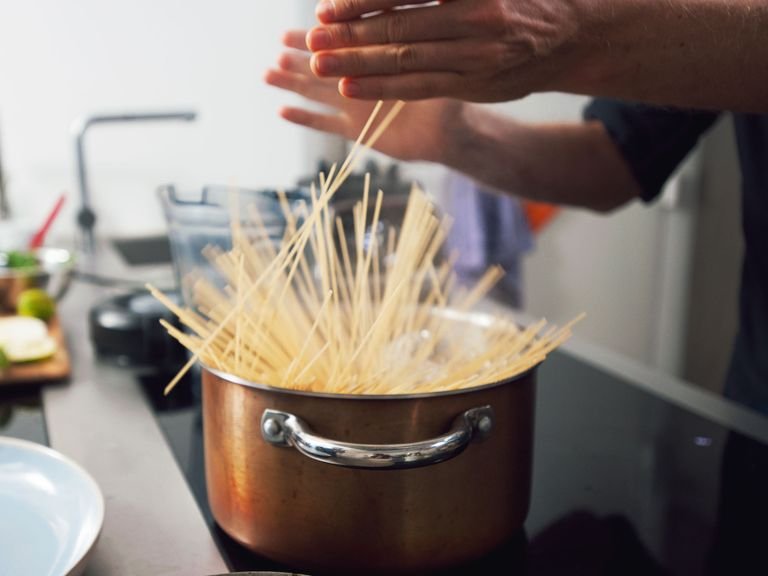 Bring water to a boil in a large pot with a lid over medium-high heat. Salt the water and add spelt spaghetti. Reduce heat to medium and cook for approx. 8 – 10 min., until al dente