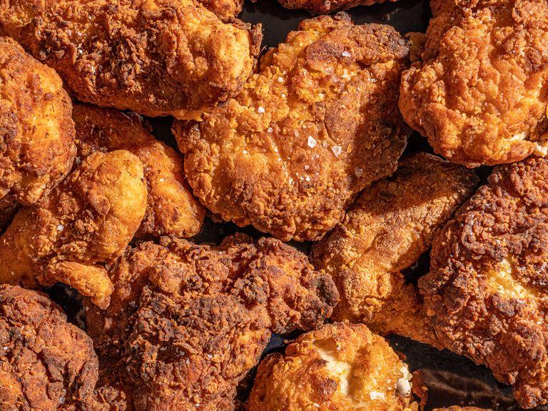 Fried Chicken: Besser frittiert in Öl oder aus der Heißluftfritteuse?