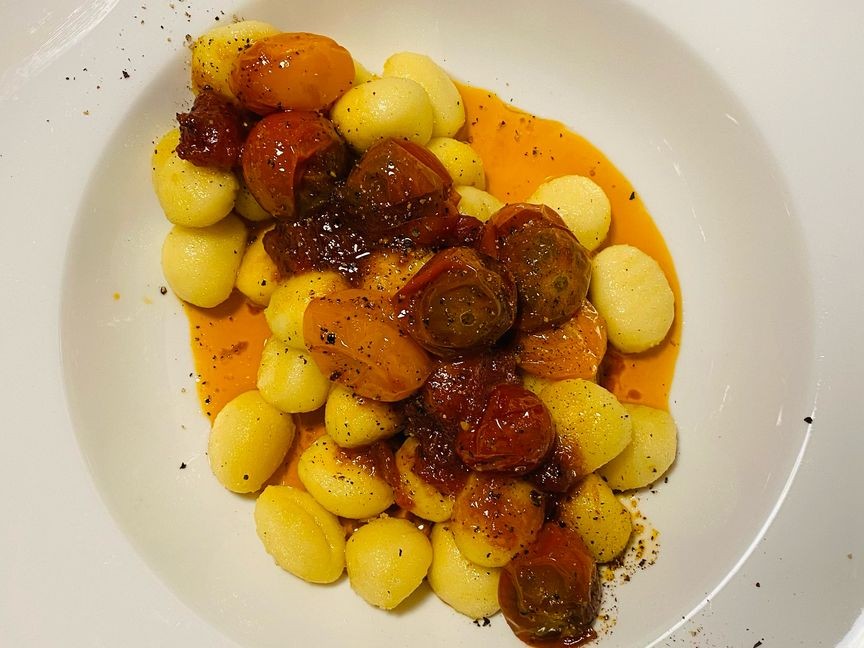 Gnocchi with sweet&spicy oven roasted tomatoes