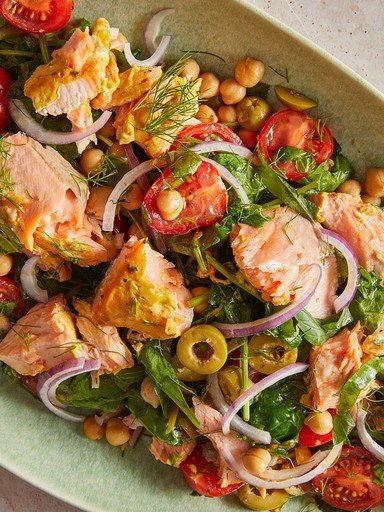 Roast salmon salad with chickpea and tomatoes