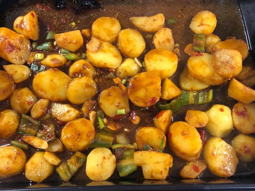 Roast curry golden potatoes