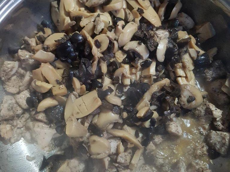 Mix the chicken/olives/mushrooms