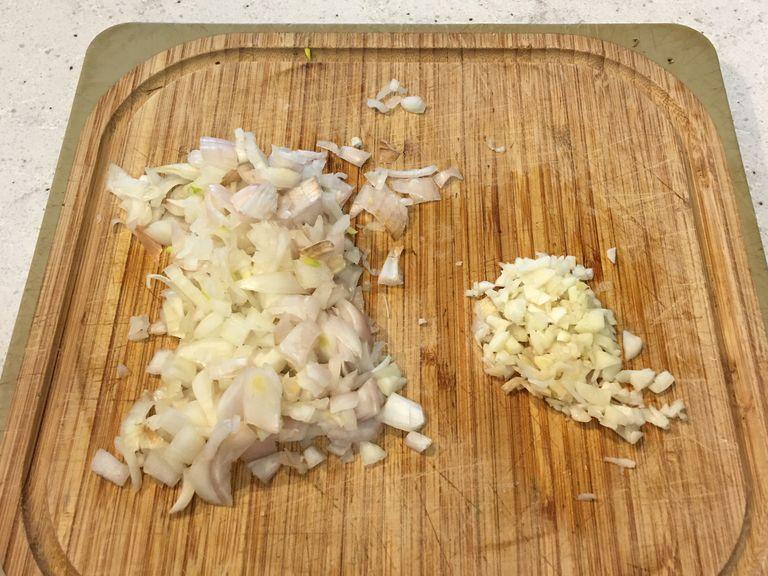 Preheat your oven to 180° Celcius. Chop the onion and mince the garlic.