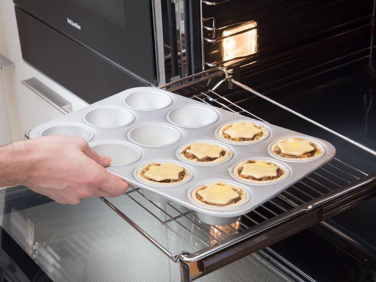 Bake mince pies at 170°C/340°F for approx. 20 min., or until they are golden brown. Remove from the oven and let cool completely before removing them from the muffin tin. Dust with confectioner’s sugar and enjoy!