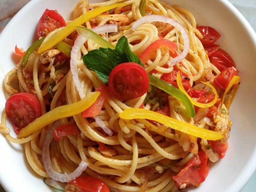 Spaghetti with Roasted Tomatoes, Bell peppers & Garlic