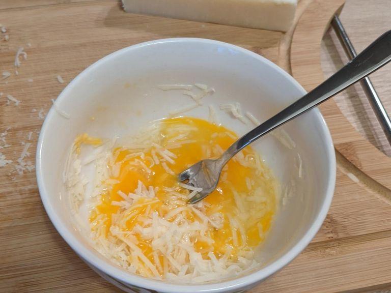 Open up the egg into a little bowl. Grate the Pecorino, put it in the bowl and mix everything together.