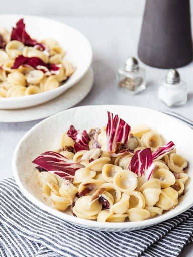 Radicchio pasta with gorgonzola and walnuts