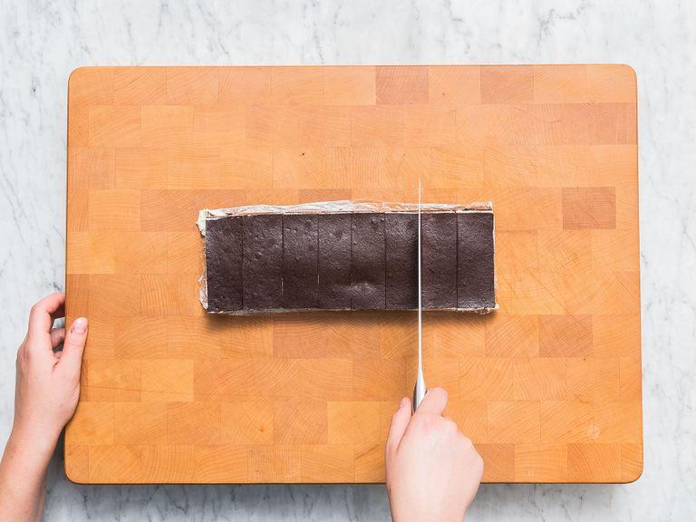 Remove the loaf pan from the fridge and take out the icebox cake and remove the plastic wrap. Cut into equal-sized chocolate bars, approx. 9x3 cm/3.5x1 in., then transfer to a wire rack.