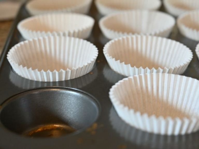 Line the cupcake tray with cupcake cases.