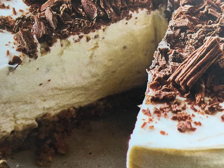 Cream Cheesecake with Chocolate Flakes